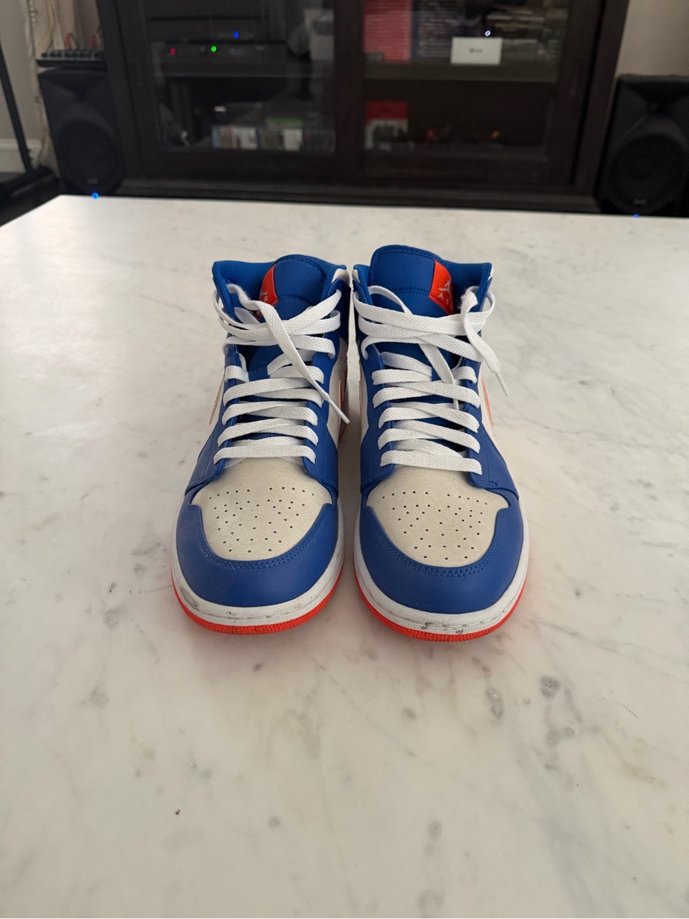 Knicks Color way Nike Air Jordan 1 Mid - Blue White Orange - Picture 2 of 10